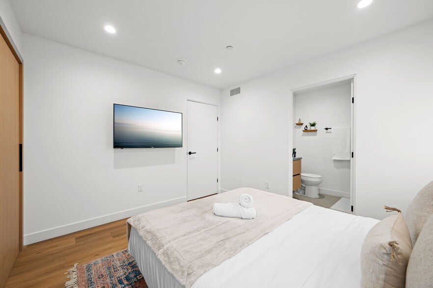 More Photos Of 833 N McCadden Pl, Los Angeles Apartments For Sale