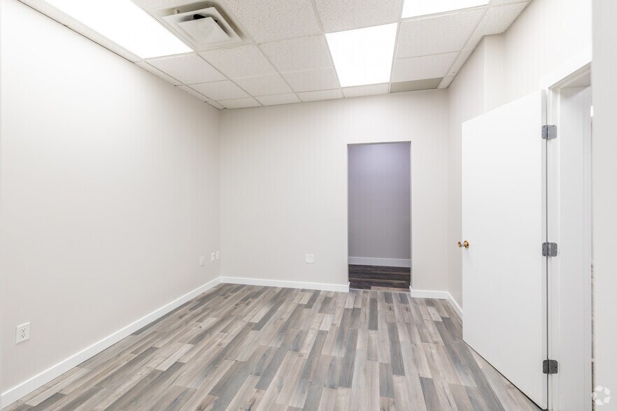 More Photos Of 1480 Foster St, White Rock Apartments For Lease