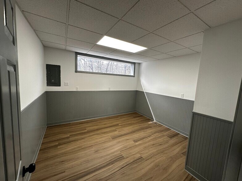 More Photos Of 2852 N Biagio, Ozark Office For Lease