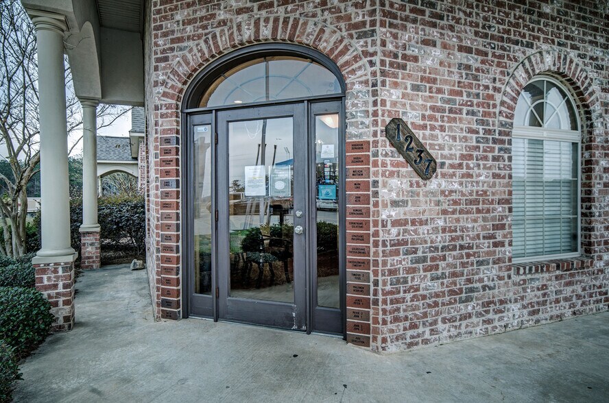 More Photos Of 1237 Highway 35, Forest Medical For Sale