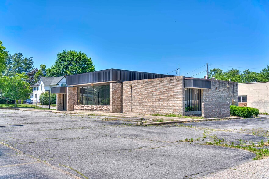 More Photos Of 1217 Greenwood Ave, Jackson General Retail For Sale