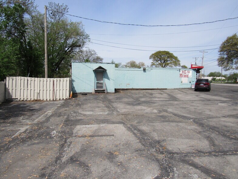 More Photos Of 730 E Edwardsville Rd, Wood River Restaurant For Sale