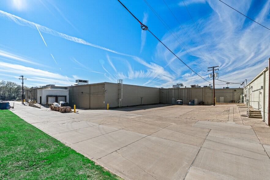 More Photos Of 3000 N Market St, Shreveport General Retail For Sale