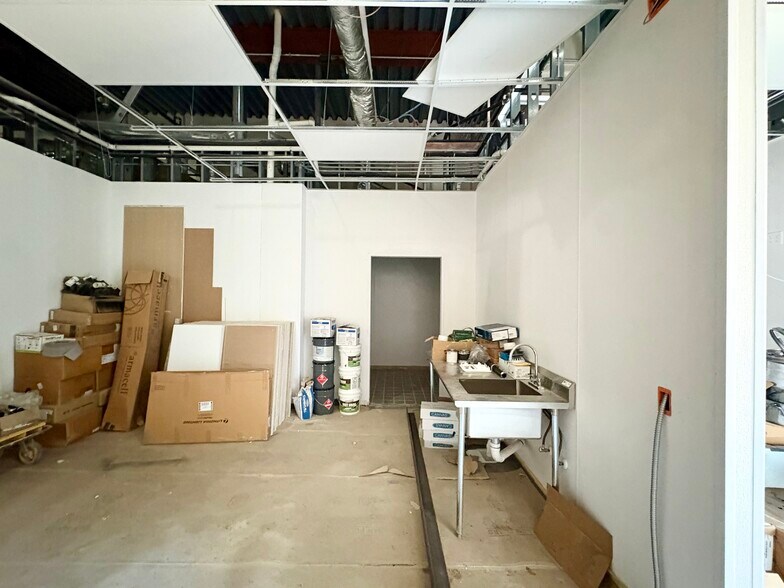 More Photos Of 4250 Tpc Pky, San Antonio Storefront For Lease