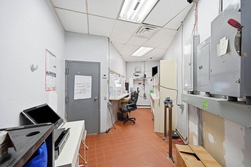 More Photos Of 625-627 Springfield Ave, Newark Storefront For Sale