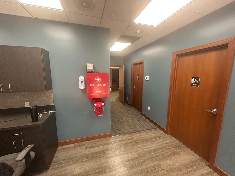 More Photos Of 2831 Dexter Dr, Elkhart Office For Lease