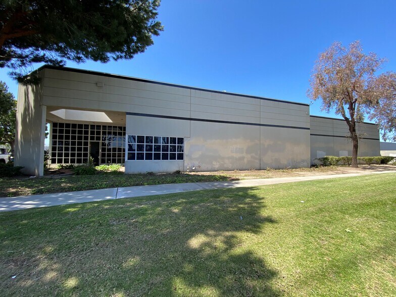 More Photos Of 1741 Fiske Pl, Oxnard Warehouse For Sale