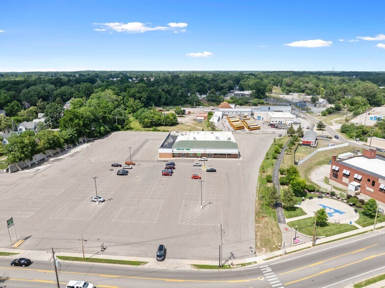 More Photos Of 408 W Maumee St, Adrian Convenience Store For Sale