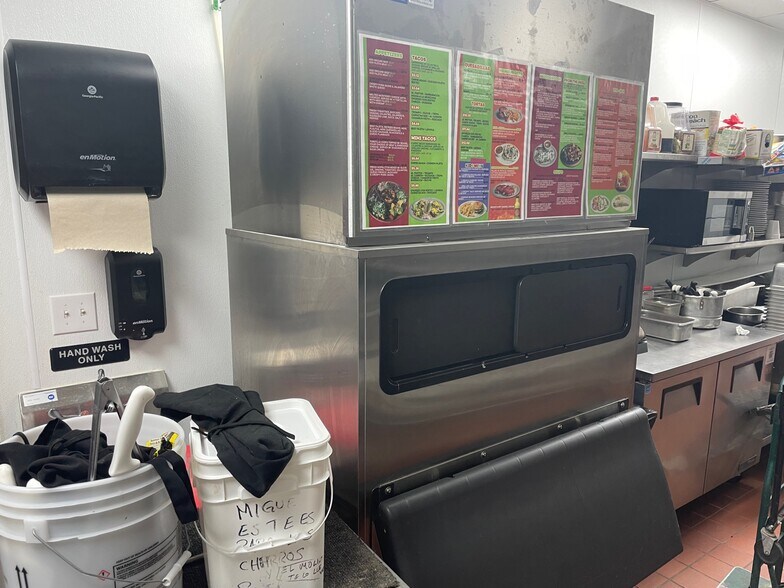 More Photos Of 313 FM 1103, Cibolo Freestanding For Lease