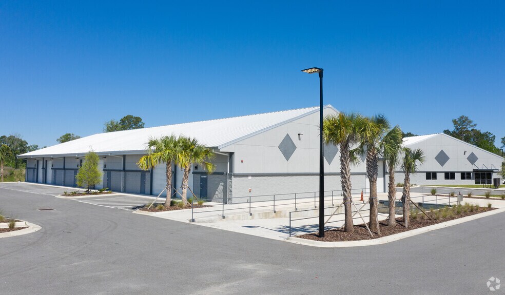 More Photos Of 8200 Cypress Plaza Dr, Jacksonville Light Distribution For Lease