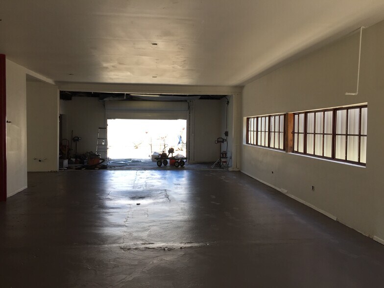 More Photos Of 3121 W Jefferson Blvd, Los Angeles Storefront Retail Office For Lease