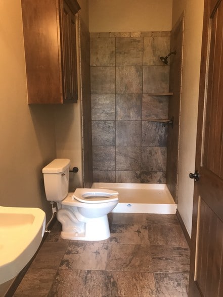 More Photos Of 17236 N May Ave, Edmond Office For Sale