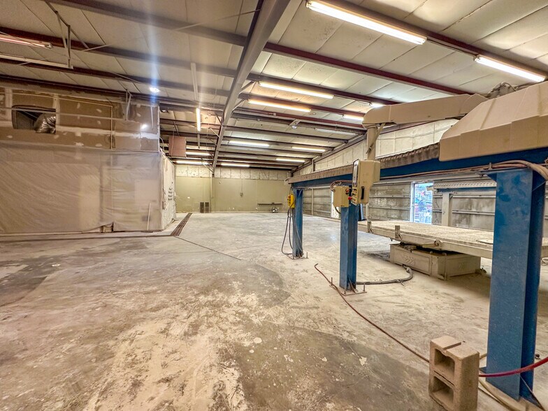 More Photos Of 3105 Memorial Pky NW, Huntsville Warehouse For Sale