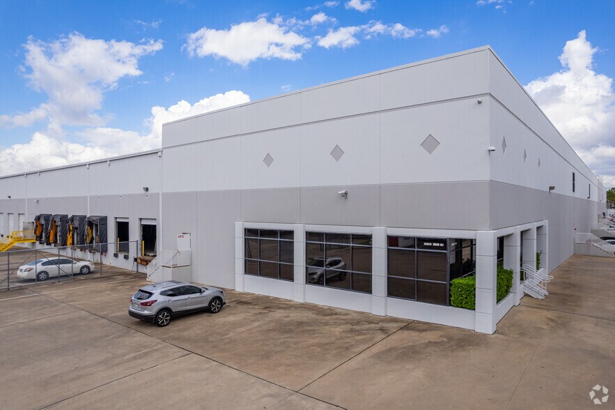 More Photos Of 3800 Brittmoore Rd, Houston Unknown For Lease