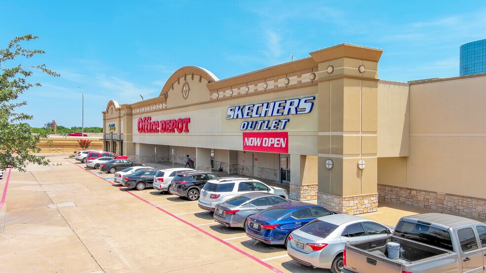 More Photos Of 2905-2909 Forest Ln, Dallas Unknown For Lease