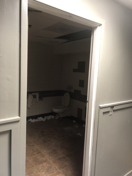 More Photos Of 401-411 Westport Rd, Kansas City Unknown For Lease