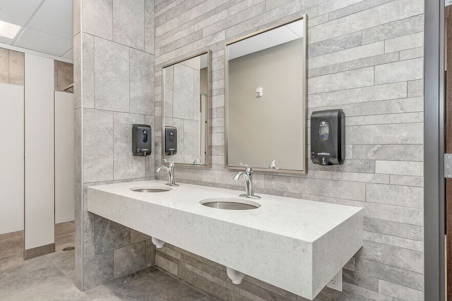 More Photos Of 6455 W Campus Oval, New Albany Medical For Sale