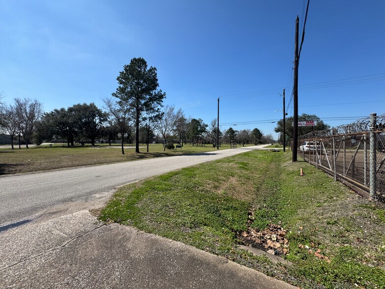 More Photos Of 7206 Elbert, Houston Industrial For Sale