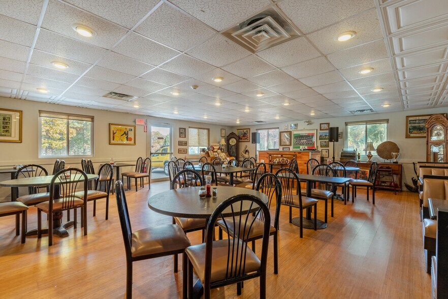 More Photos Of 414 Boston St, Topsfield Office For Sale