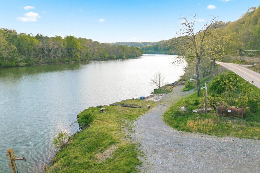 More Photos Of 490 Fort Martin Rd, Maidsville Flex For Sale