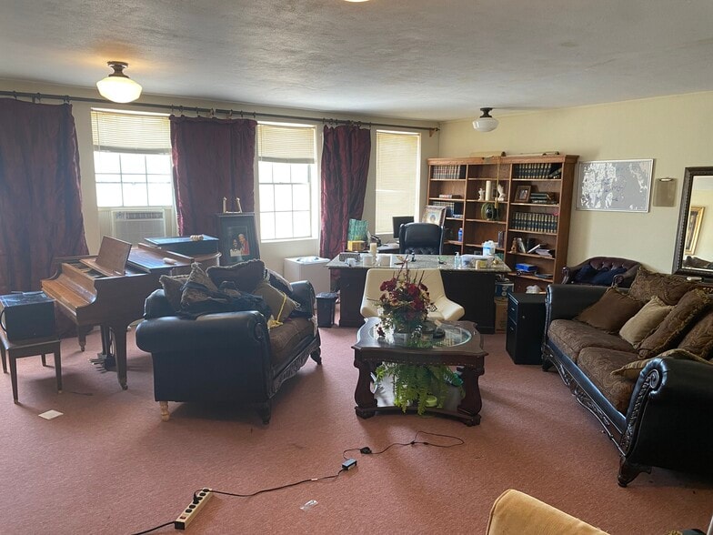 More Photos Of 201 S 8th St, Gadsden Religious Facility For Sale