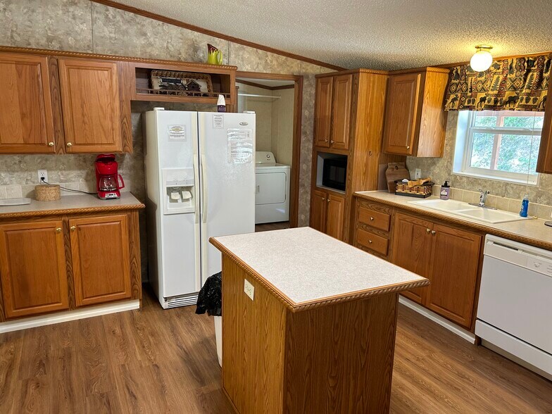 More Photos Of 141 County Road 851, Elizabeth Hotel For Sale