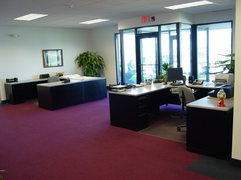 More Photos Of 2200 Gannett Ave, Des Moines Office For Sale