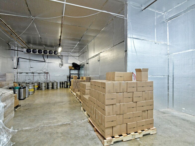More Photos Of 414 Vera Cruz, San Antonio Warehouse For Lease