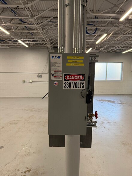 More Photos Of 53 Hancock St, Stratford Manufacturing For Lease