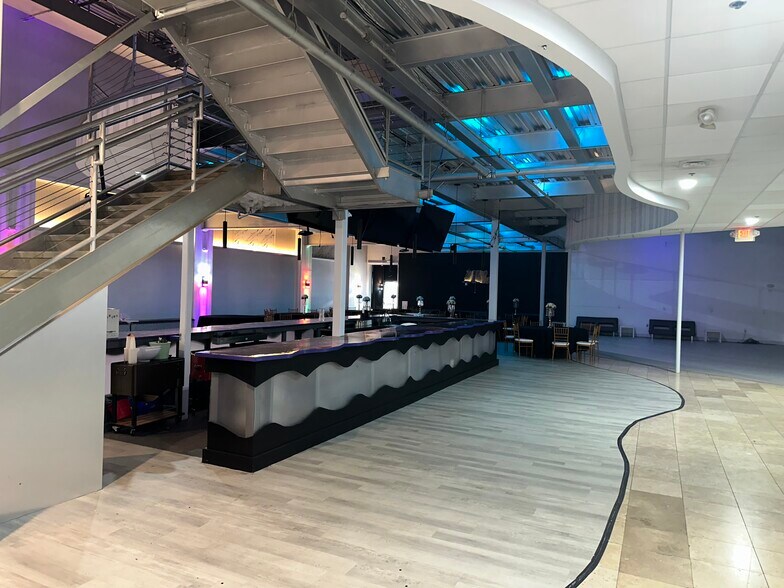More Photos Of 6401-6445 Raleigh St, Orlando Freestanding For Lease