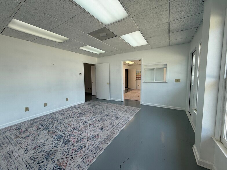 More Photos Of 11815 US Highway 15-501, Aberdeen Distribution For Lease