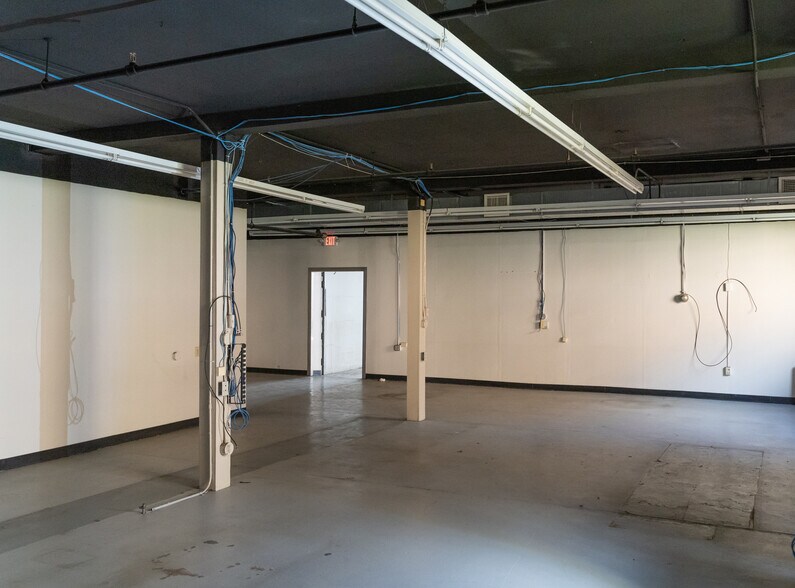 More Photos Of 1575 Lake St, Elmira Manufacturing For Lease