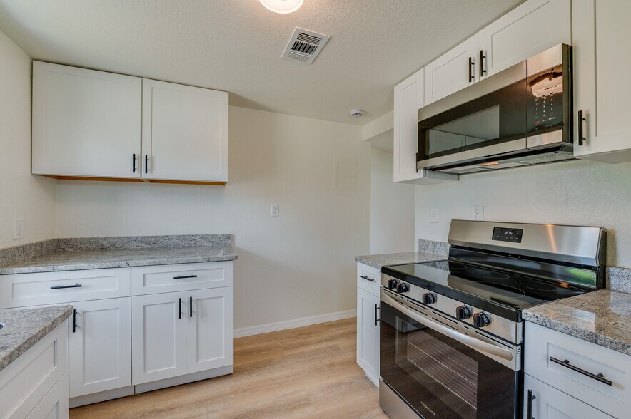 More Photos Of 259 Jefferson St, Daytona Beach Multifamily For Sale