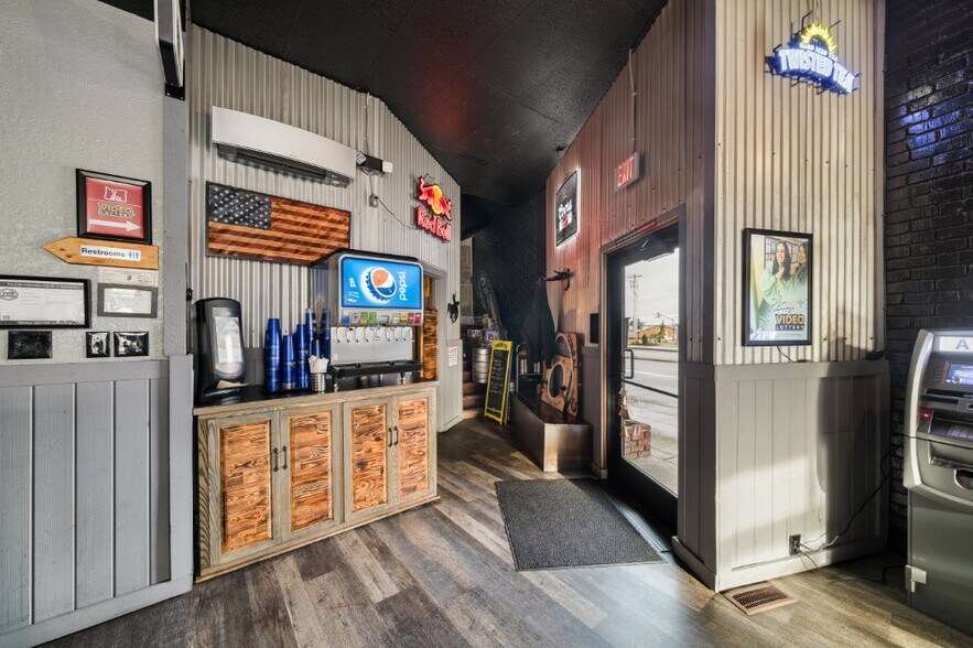 More Photos Of 2015 1st St, Tillamook General Retail For Sale