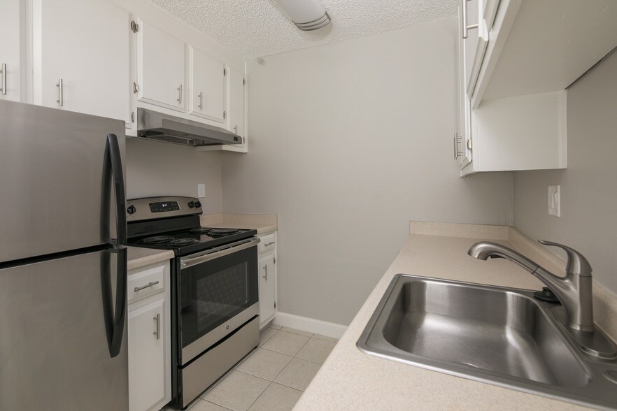 More Photos Of 935 Johnfer Way, Sacramento Apartments For Sale