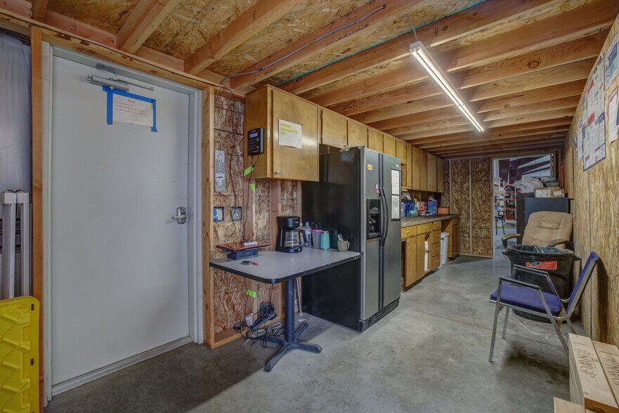 More Photos Of 14079 SW Commercial Loop Rd, Terrebonne Warehouse For Sale