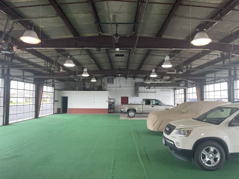 More Photos Of 8600 County 25A rd, Piqua Showroom For Lease