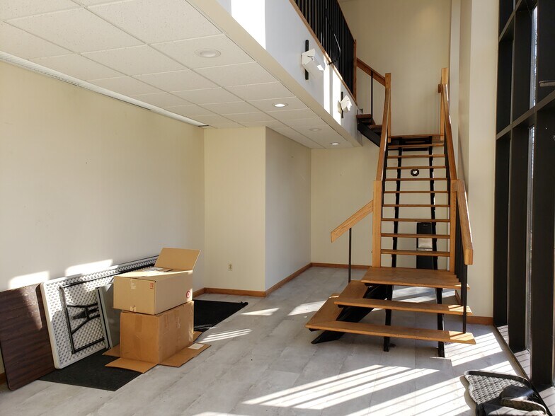More Photos Of 665 Amherst Rd, Sunderland Research And Development For Sale