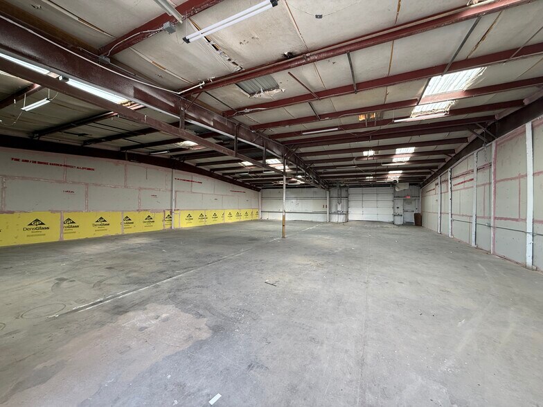 More Photos Of 1538 Pawling Dr, Horizon City Warehouse For Lease