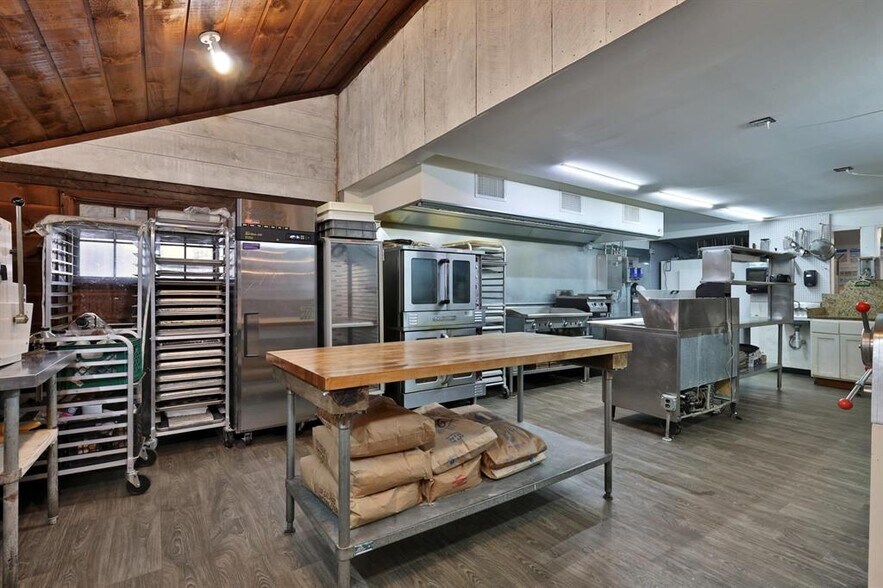 More Photos Of 5501 Route 4, Killington Restaurant For Sale