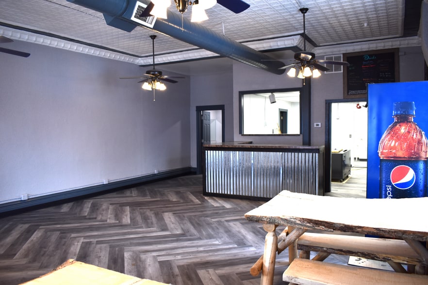 More Photos Of 80820 Main St, Memphis Storefront For Sale