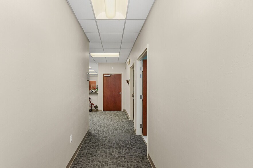 More Photos Of 9705 Commerce Center Ct, Fort Myers Medical For Sale