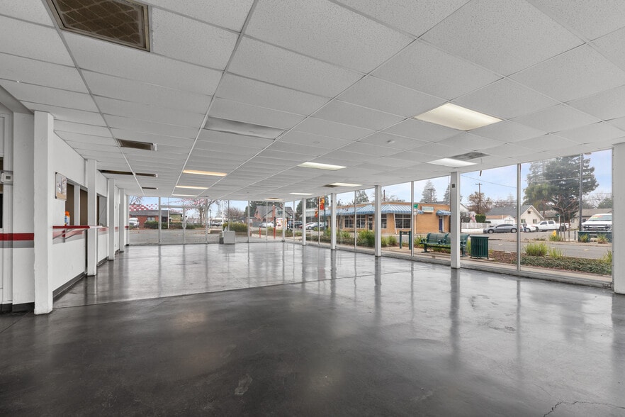 More Photos Of 440 Riverside Ave, Roseville Auto Dealership For Sale