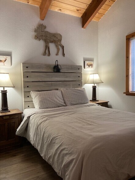 More Photos Of 7582 Buck Brush, Portola Hotel For Sale