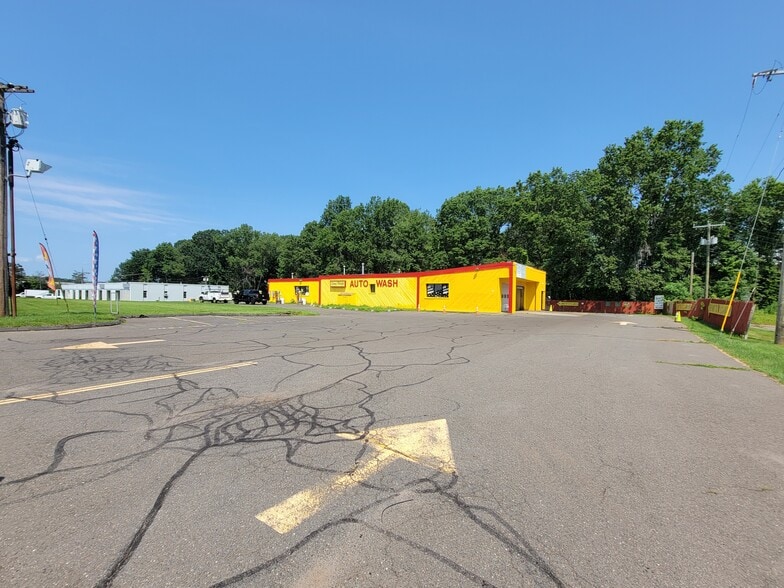 More Photos Of 86 Woodlawn Rd, Berlin Carwash For Sale