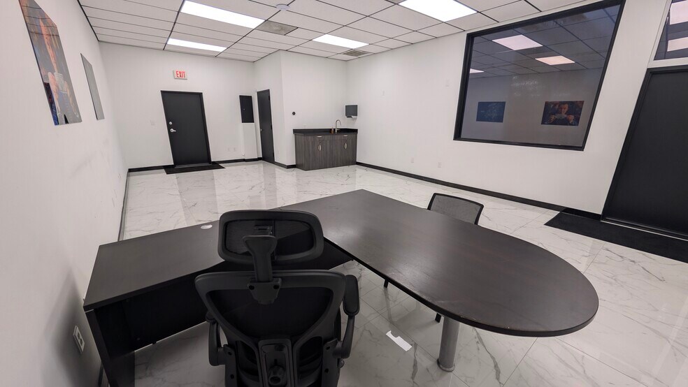 More Photos Of 3327 W Colonial Dr, Orlando Auto Repair For Lease