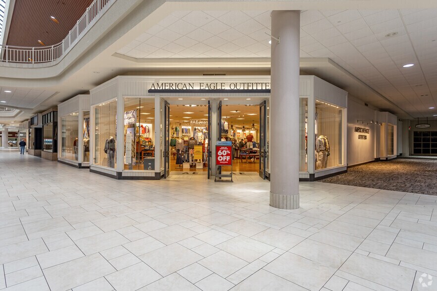 More Photos Of 1801 SW Wanamaker Rd, Topeka Unknown For Lease