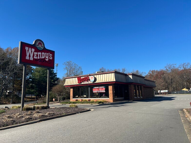 More Photos Of 6824 Hull Street Rd, Richmond Fast Food For Lease