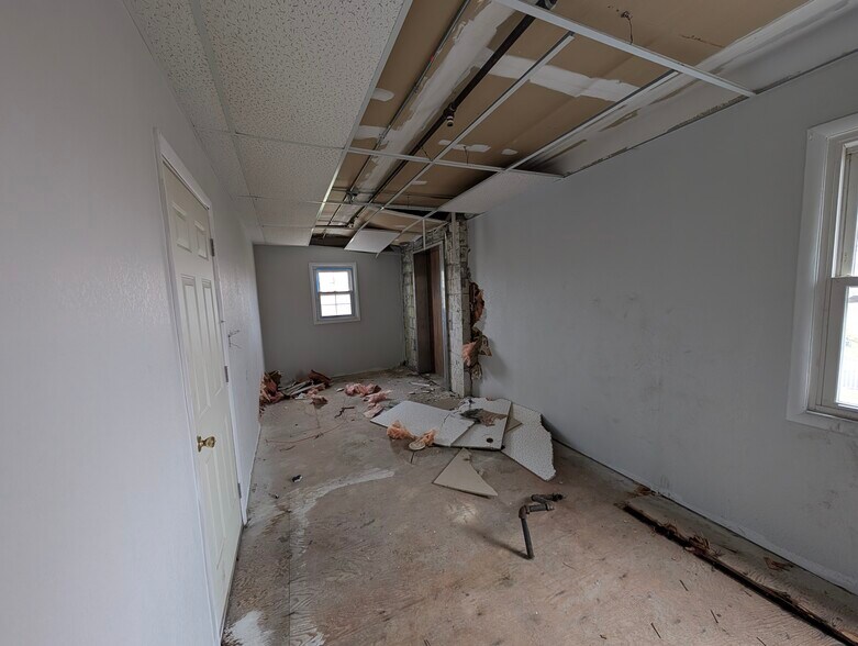 More Photos Of 2430-2440 Bowser Ave, Fort Wayne Apartments For Sale