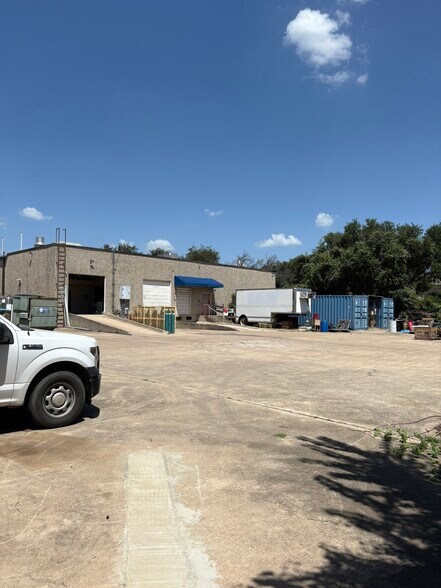 More Photos Of 1300 E Corporate Dr, Arlington Industrial For Sale